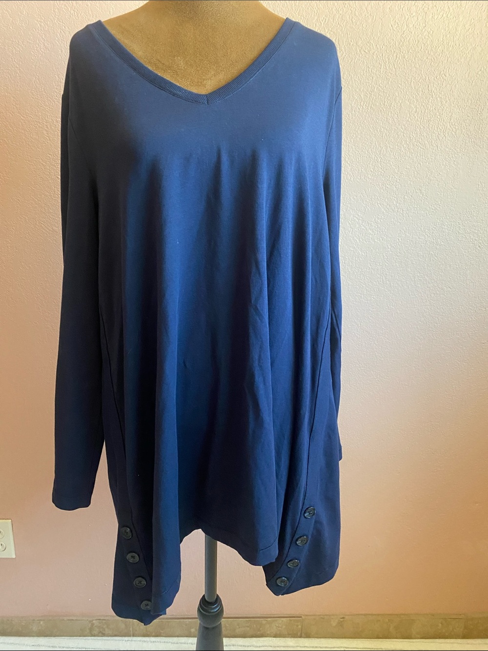 CHICO’S Navy V-Neck Long Sleeve Tunic with Hem Button Detail
